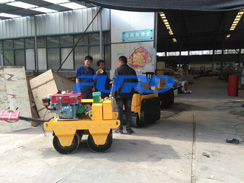 福瑞得機械手扶雙輪壓路機，二次結(jié)構(gòu)澆筑泵及時包貨